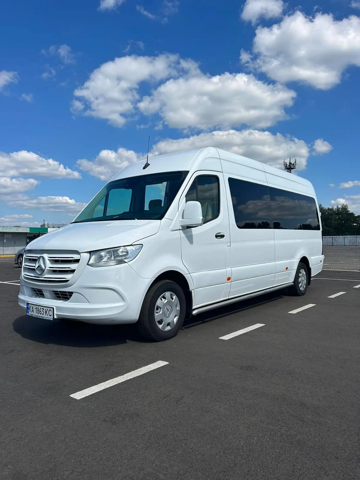 Новий білий Mercedes Sprinter з преміальним салоном