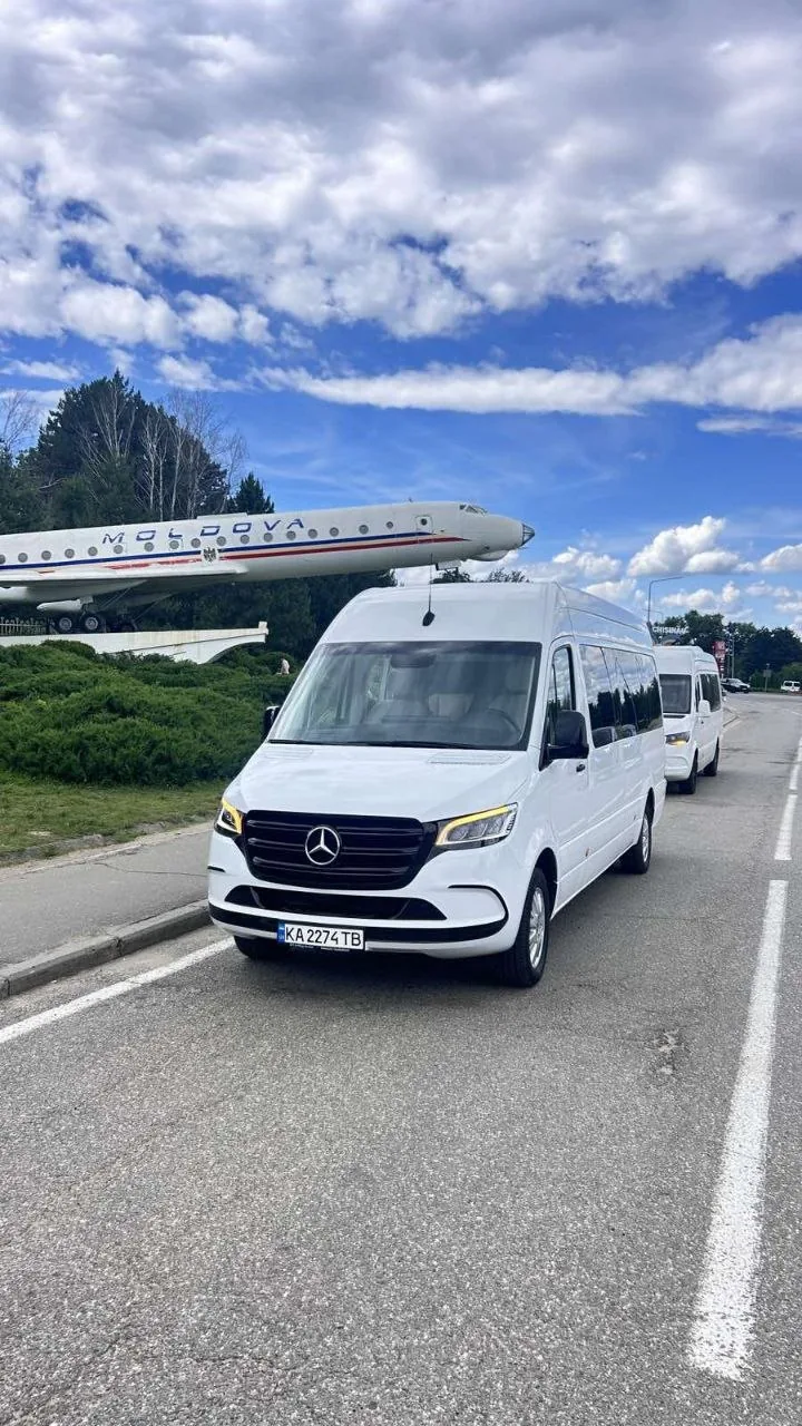 Білий Mercedes Sprinter Recliner VIP