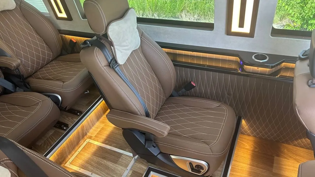 Трансформований пасажирський салон Mercedes Sprinter